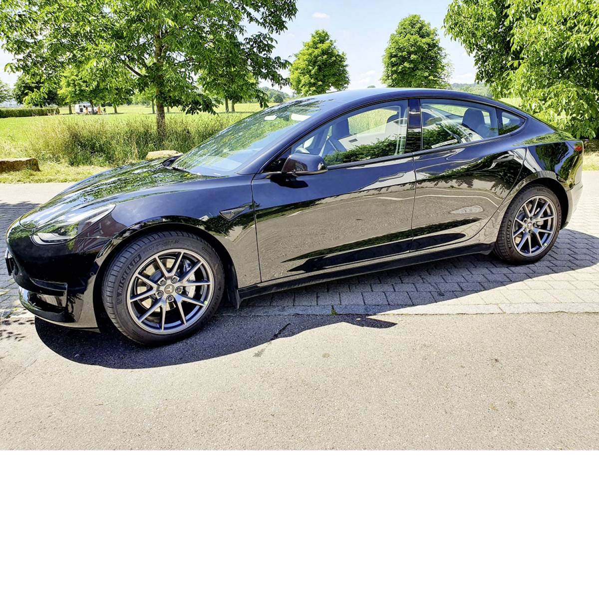 Tesla Modell 3 LR AHK